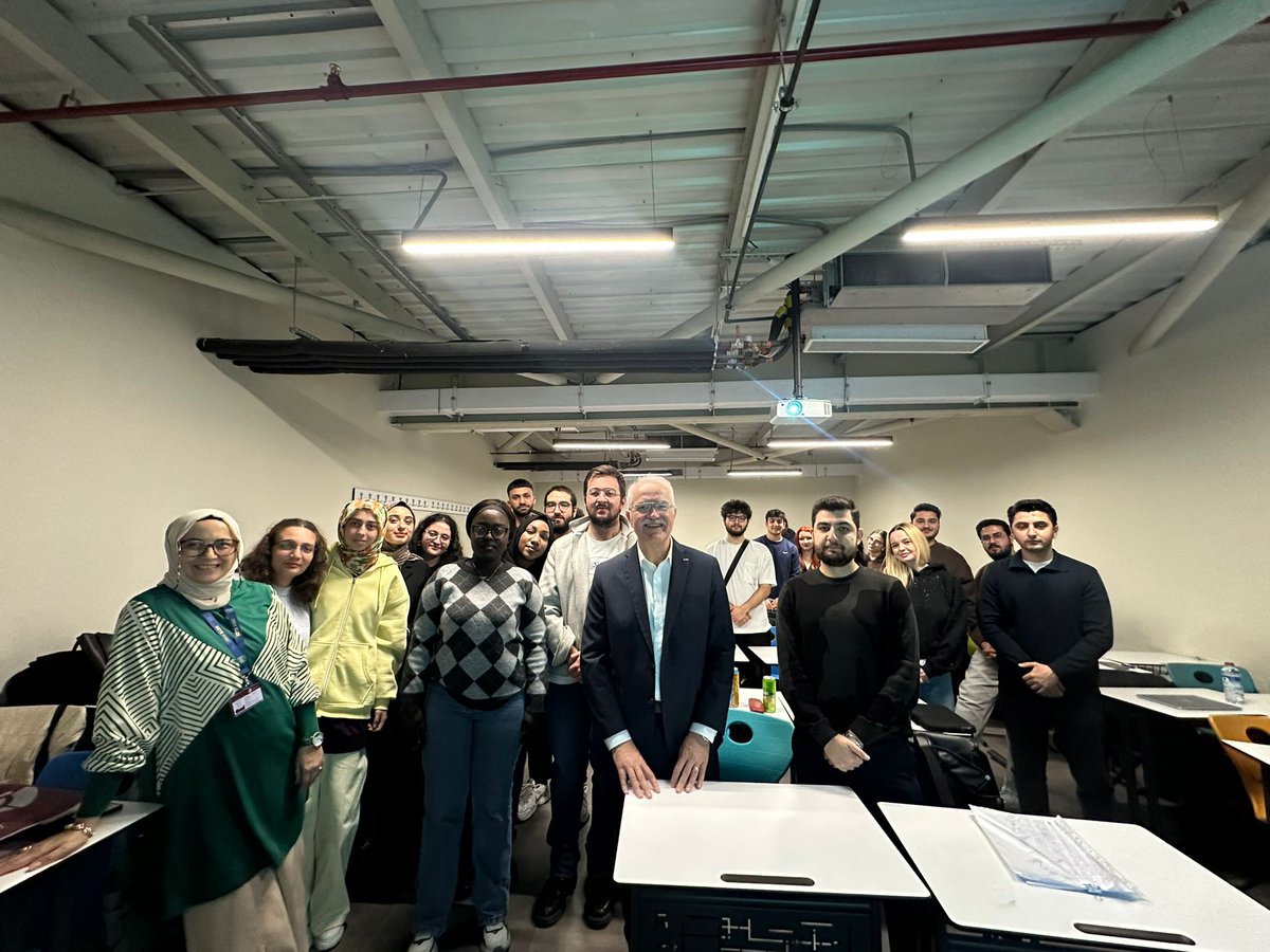 itf_ostimtech's tweet photo. Bölümü öğrencileriyle vakalarla dış ticaret dersinde ihracatın sahadaki gerçek hikâyesini dinledik. Katkılarından dolayı Abdullah Çörtü Bey’e ve OSP – Ostim Spare Parts ekibine teşekkür ederiz. @ostimteknikuniv https://t.co/kEIGmhBKIu