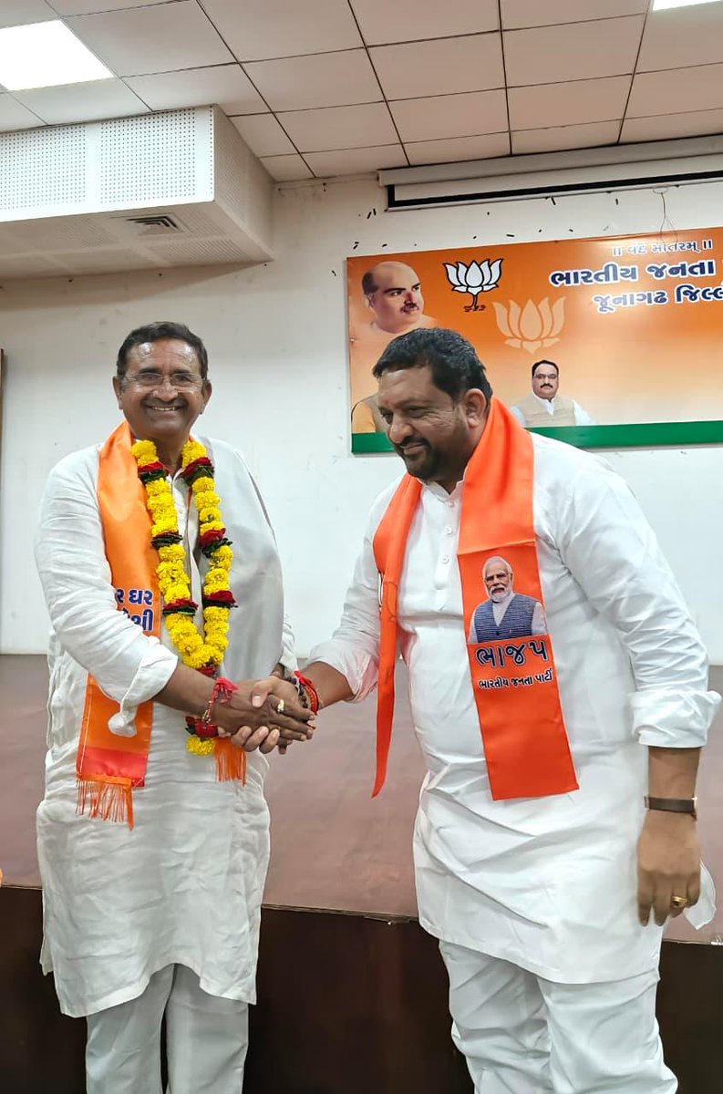 Kiritbhai_Patel's tweet image. આજરોજ જૂનાગઢ જિલ્લા ભાજપ કાર્યાલય ખાતે જિલ્લાના પ્રભારી મંત્રી શ્રી પ્રદ્યુમનભાઈ વાજા  અને સહ પ્રભારી મંત્રી શ્રી કૌશિકભાઈ વેકરીયા સાથે યોજાયેલી પરિચય બેઠક માં ઉપસ્થિત રહી બંને ને શુભેચ્છાઓ પાઠવેલ.