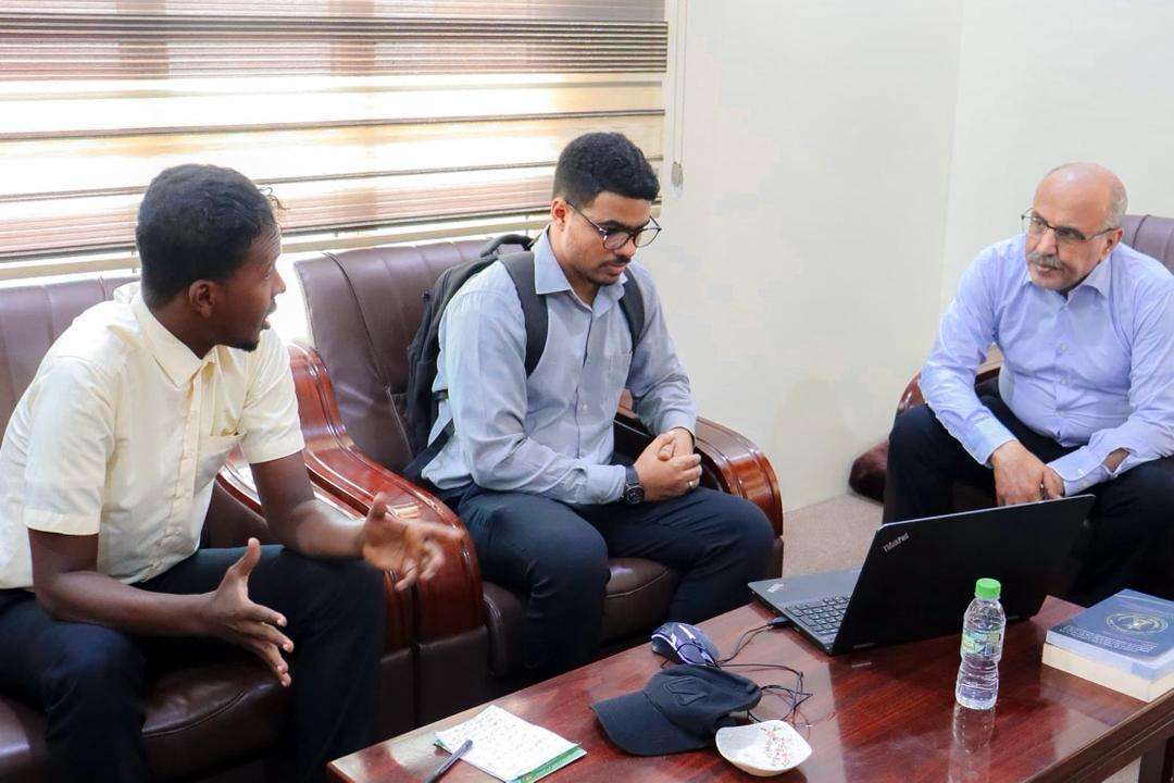 الكثيري يشيد بجهود وإبداعات شباب شركة "ترانزو سوفت" التقنية

الأحد ٠٩ نوفمبر ٢٠٢٥

أشاد الأستاذ علي عبدالله الكثيري، رئيس الجمعية الوطنية للمجلس الانتقالي الجنوبي، خلال لقائه اليوم الأحد بمدينة المكلا، بإدارة شركة ترانزو سوفت، بالجهود الإبداعية التي يبذلها شباب الشركة في مجالات