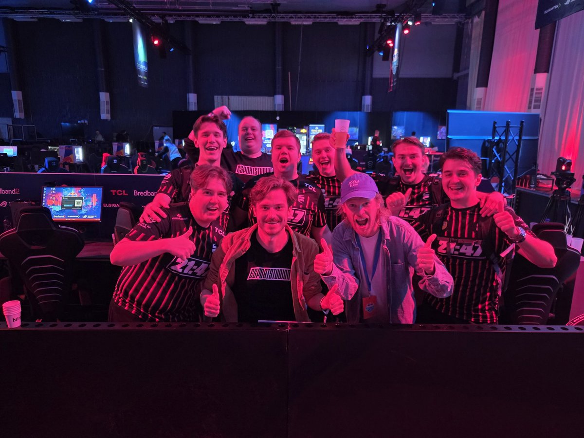 esportstudion's tweet image. Vilket event vi fick till slut! Grädden på moset var ju såklart att vi hade ett svenskt lag i final, som dessutom går och vinner allting! Stort grattis till EYEBALLERS! Vi fick en liten bild med ett gäng glada mästare. 

Tack till alla som var med oss i chatten! Och tack Red Bull…