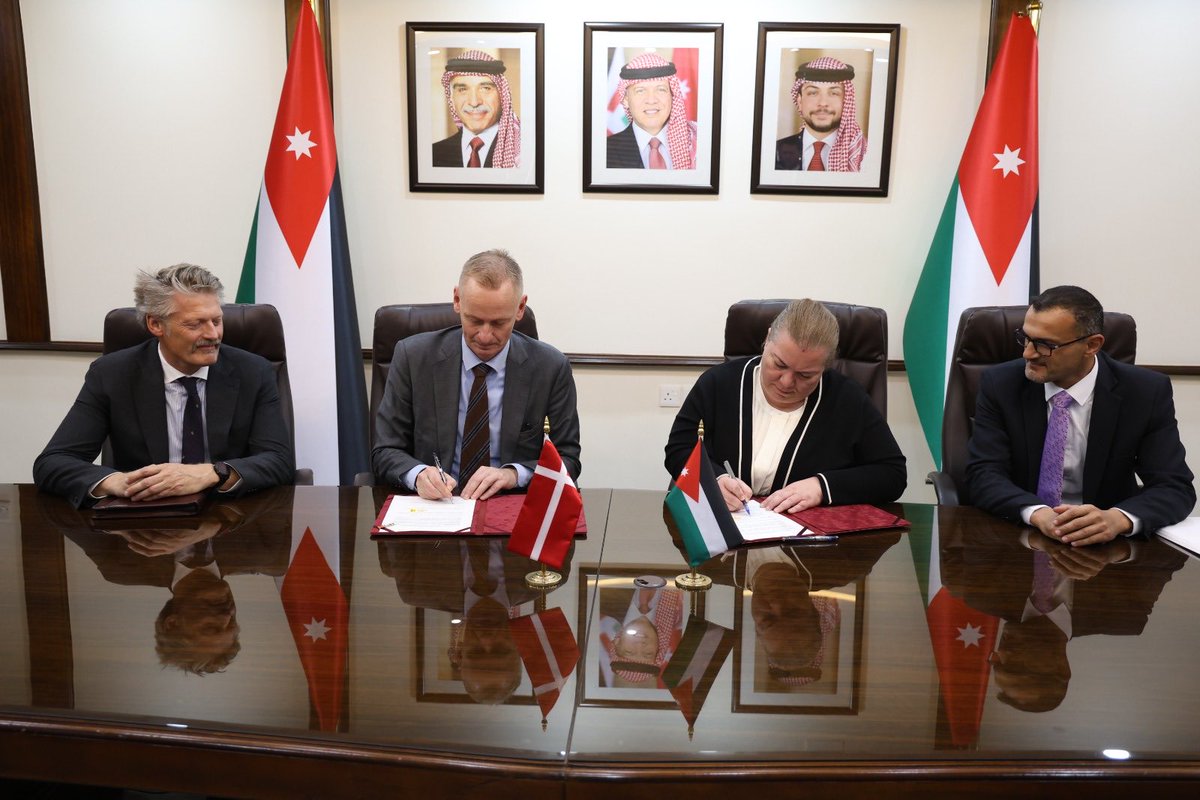 DKAmbLebanon's tweet photo. Close partnership between 🇩🇰 and 🇯🇴 on migration management continues with new grant of 4.7 mill. EUR/36 mill. DKK. Good exchange with @MOPIC_Jordan Minister Toukan and #Danish Migration Envoy @NHejberg, incl. on 🇩🇰 support to assist Jordan as host country for #Syrian refugees. https://t.co/wdhLXPocdY