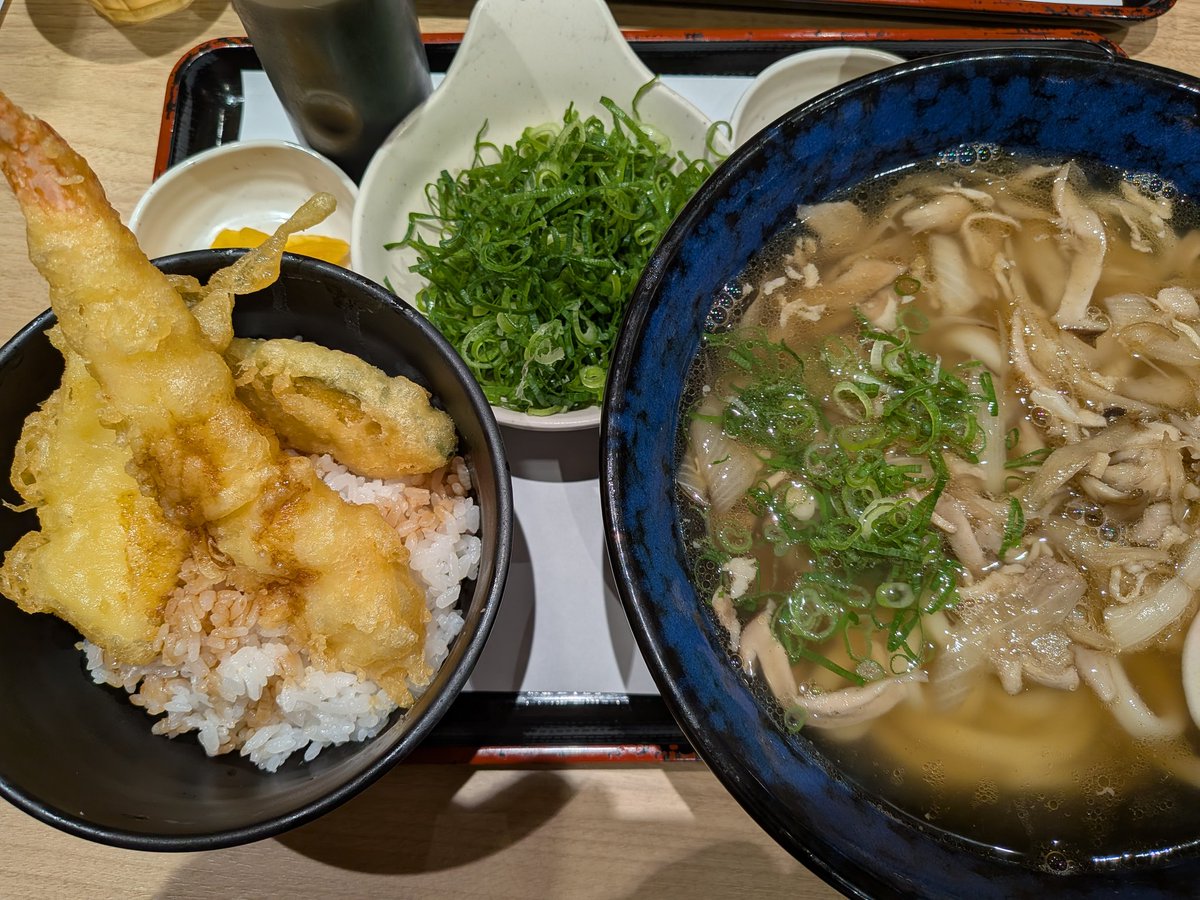 新規開拓
ユーバス　エコ　上野芝店

なるほどねぇ🎵ほんとコンパクトに仕上げてますね✨
浴室の割に🈂️室がおおきいのは良きですね🎵

３枚目は同行者を隠し撮りしたが失敗😣

帰りに“資さんうどん”
🈂️室で“ベスコン”キノコ鍋放送〜キノコうどん有って飛びついた🍄🍄‍🟫キノコ好き🫶