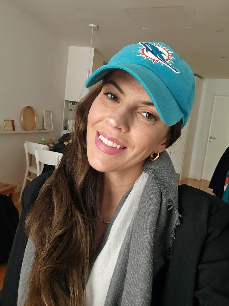 Tanja in LA 🐬👑 at least Kings got a point tweet media