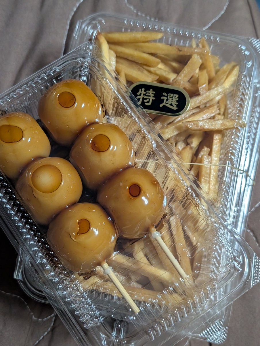 先日、よく駅で売ってるみたらし団子食べてみた
想像以上にボリューミーだった(^q^)
ついでに芋けんぴも🍠

時間的にいちご大福は売ってなかったけど…(泣)