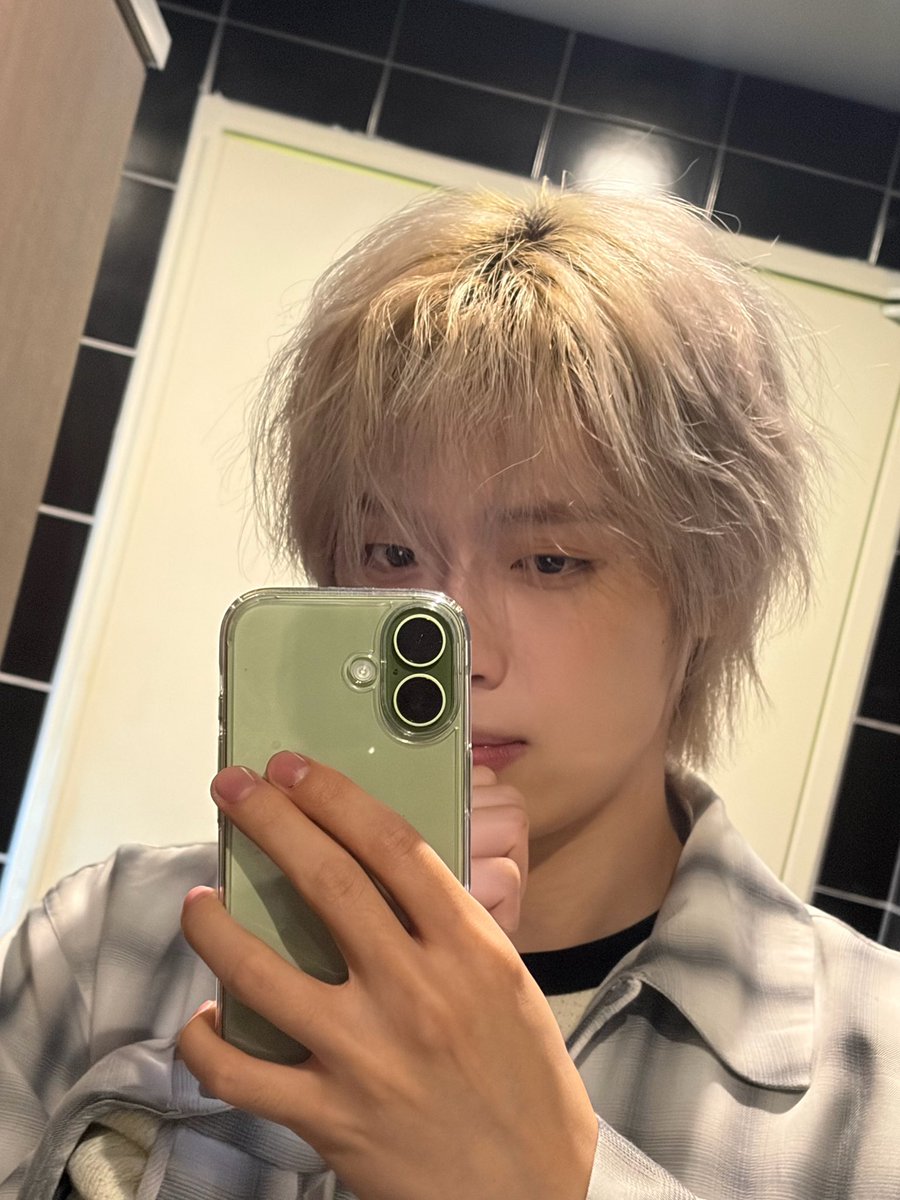 ddangd0ll's tweet photo. 양치석 이러네 ㅋ
지석 머리 마니 길럿다 https://t.co/kS7RTaE56o