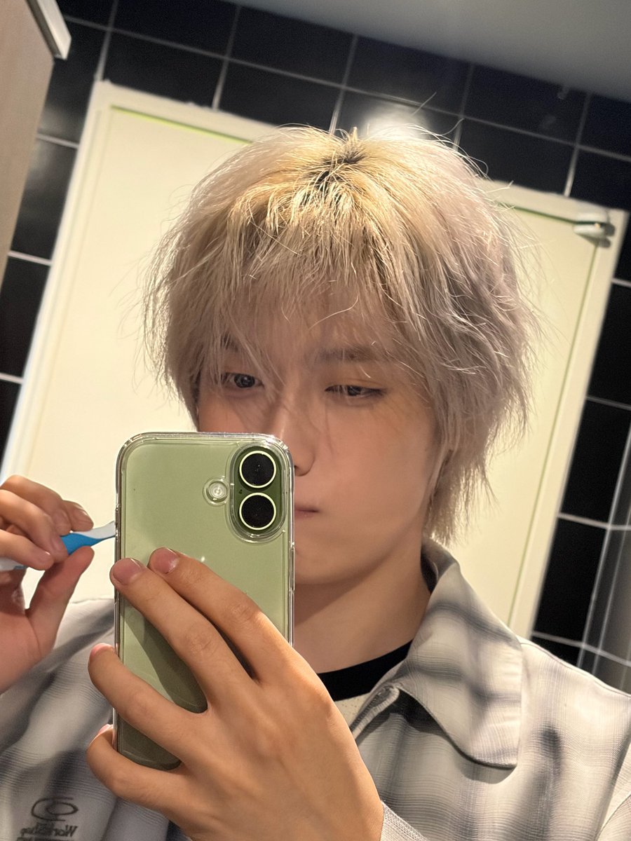 ddangd0ll's tweet photo. 양치석 이러네 ㅋ
지석 머리 마니 길럿다 https://t.co/kS7RTaE56o