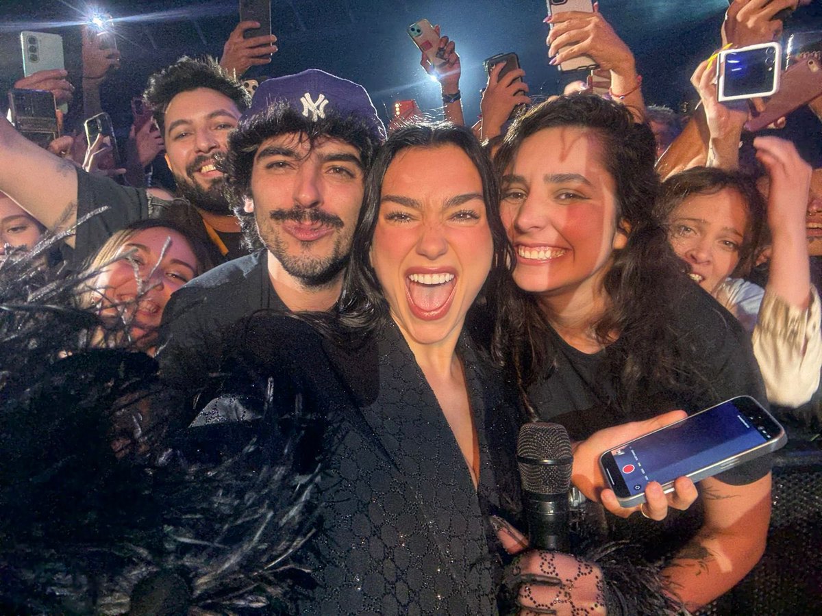 Dua Lipa Hungary (Fan) tweet media