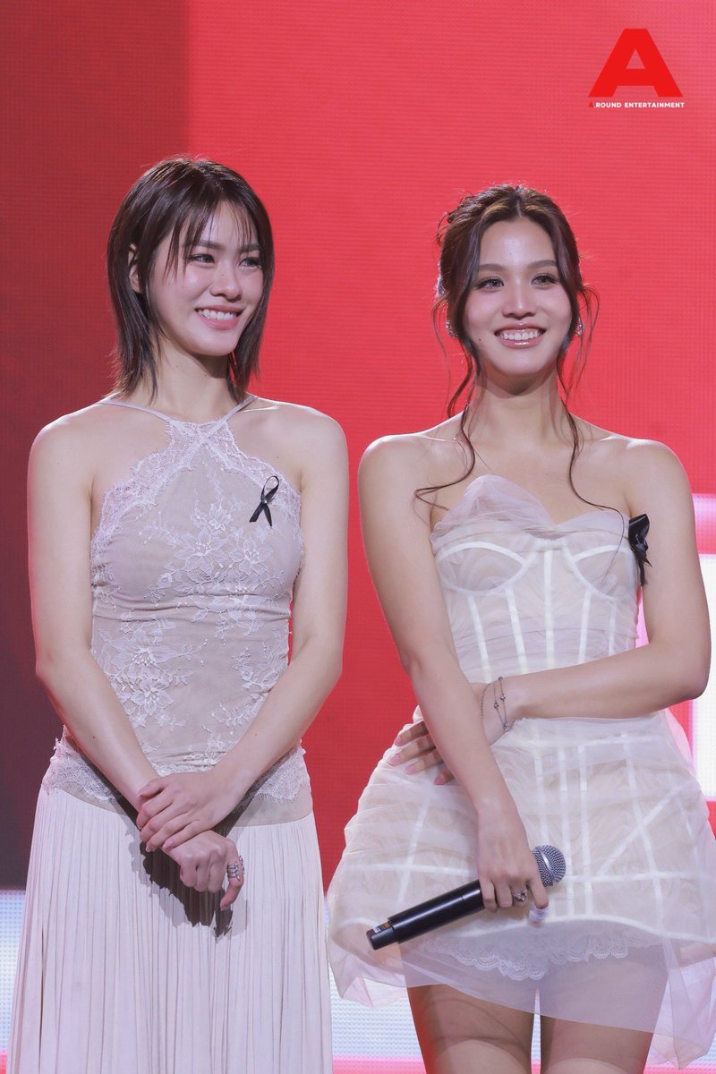 around_ent's tweet image. “เอมี่ - บอนนี่” โชว์และให้กำลังใจน้องๆผู้เข้าแข่งขันในงาน ‘GMMTV POCKY IDOL FINAL STAGE’

EMIBONNIE POCKY IDOL FINAL
#GMMTVPOCKYIDOL_FINALSTAGE
#emibonnie #เอมี่บอนนี่
#emiamily #beonnnie 
#GMMTVPOCKYIDOL