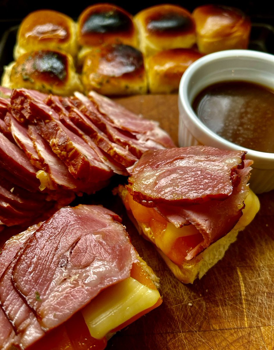 Sunday Funday!🥰
#sundaymood #slidersandwich #frenchdip #cottageham #delicious