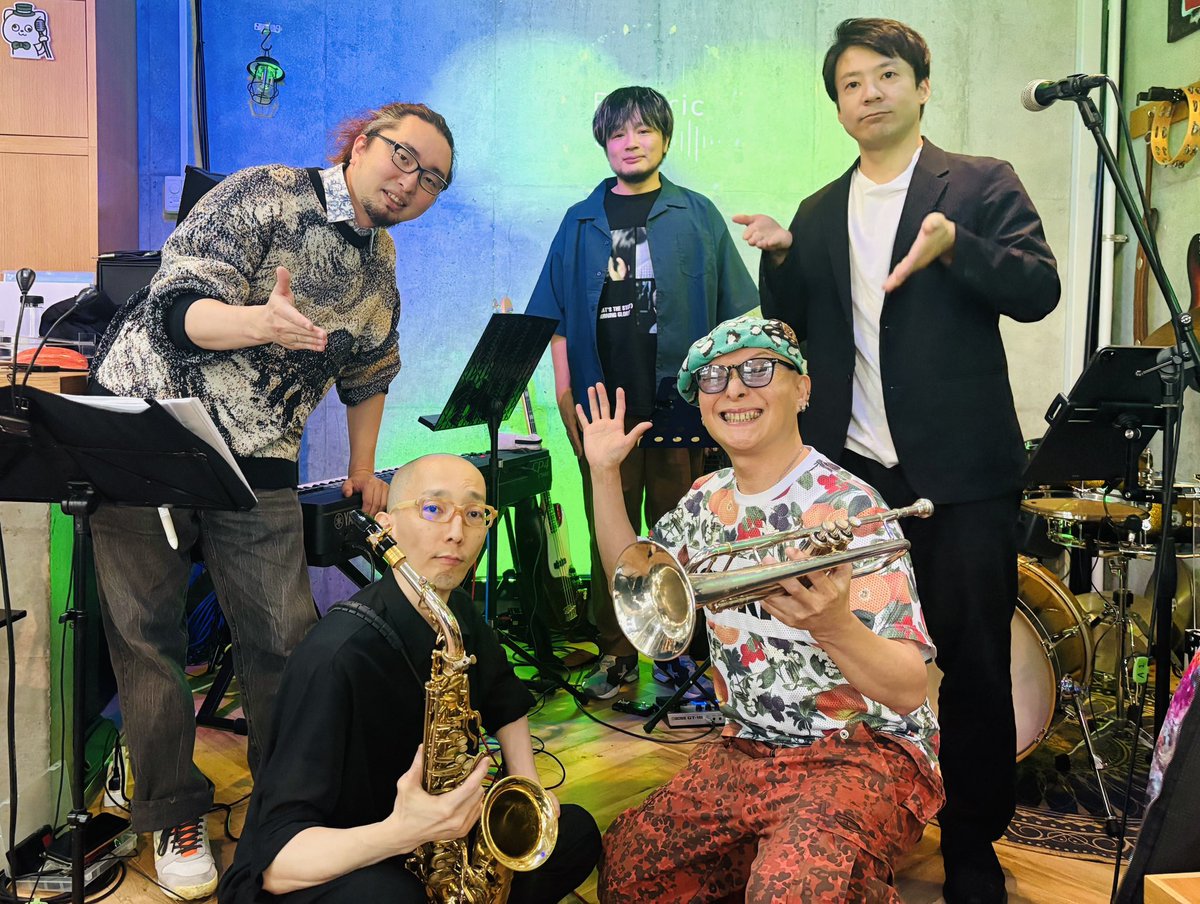 bossayukihiro's tweet image. 今週はこのメンバーで2回ライブ♪

鈴木チャランペッター敦史クインテット

敦史くんとライブするのはチャランを名乗る前の約15年振り😆
ドラム只熊さんも10年振りくらい🫶🏻
鍵盤中原君も久しぶり、サックスやーまださんは初めましてな不思議クインテットだったけど良いバンドでした！
またやりたい♪