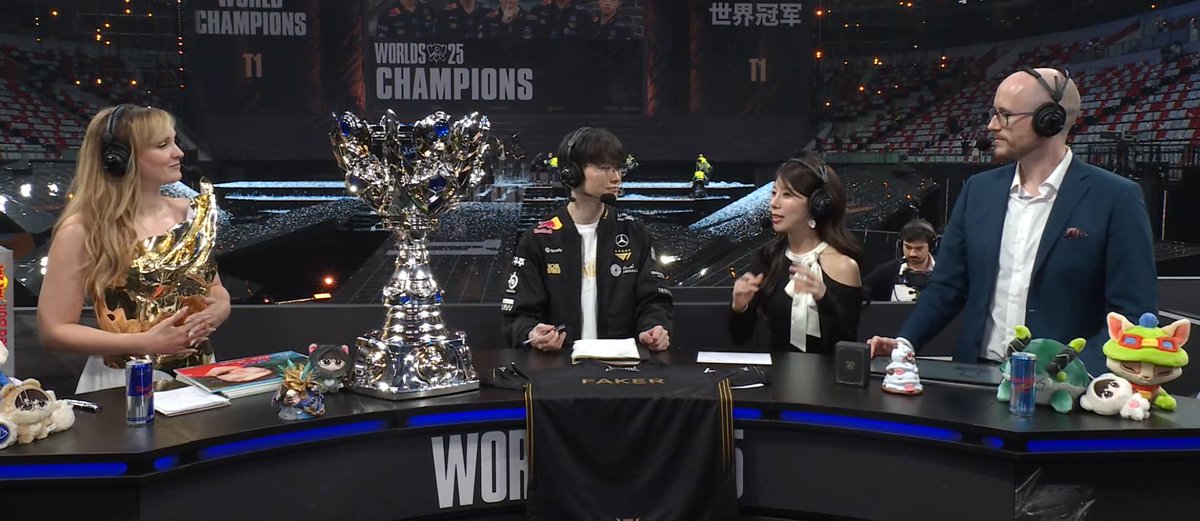 new analyst desk unlocked
#Worlds2025