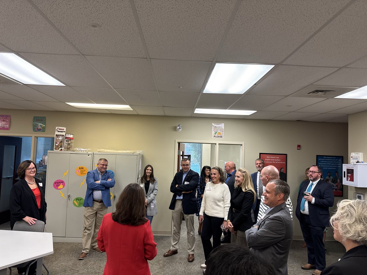 RepDelozier's tweet image. I always enjoy see student having fun while learning.  I attended a public cyber charter school leaders roundtable discussion. The conversation focused on our public school student outcomes &amp;amp; well-being, as well as potential legislative solutions to help students succeed.
