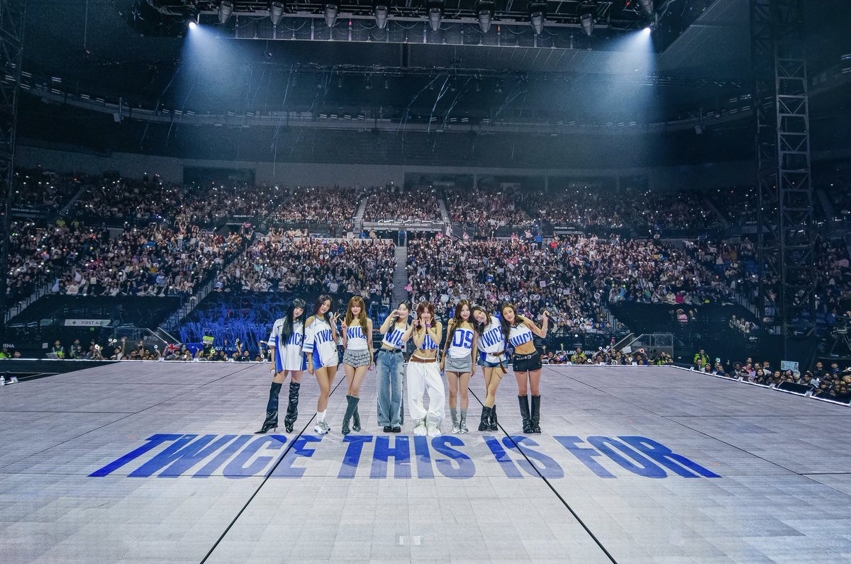 JYPETWICE's tweet image. TWICE &amp;lt;THIS IS FOR&amp;gt; WORLD TOUR IN MELBOURNE - Day 2

From the first song to the last encore - Melbourne ONCE, you made it perfect 🌙🍓
Thank you for celebrating MOMO’s birthday with so much love 💕

#TWICE #트와이스 #THISISFOR
#TWICE_THISISFOR_WORLD_TOUR…