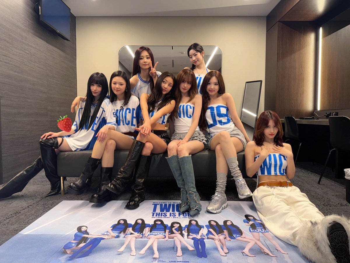 JYPETWICE's tweet image. TWICE &amp;lt;THIS IS FOR&amp;gt; WORLD TOUR IN MELBOURNE - Day 2

From the first song to the last encore - Melbourne ONCE, you made it perfect 🌙🍓
Thank you for celebrating MOMO’s birthday with so much love 💕

#TWICE #트와이스 #THISISFOR
#TWICE_THISISFOR_WORLD_TOUR…