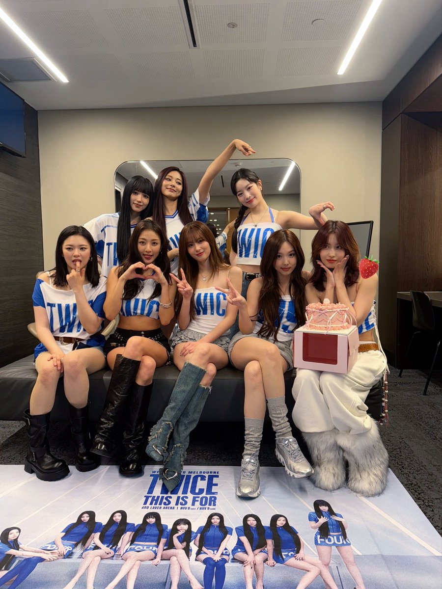 JYPETWICE's tweet image. TWICE &amp;lt;THIS IS FOR&amp;gt; WORLD TOUR IN MELBOURNE - Day 2

From the first song to the last encore - Melbourne ONCE, you made it perfect 🌙🍓
Thank you for celebrating MOMO’s birthday with so much love 💕

#TWICE #트와이스 #THISISFOR
#TWICE_THISISFOR_WORLD_TOUR…
