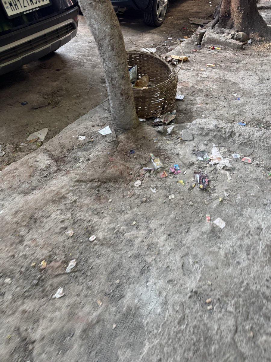 Base of many trees have been cemented, kindly free them immediately - Footpath of Housing project at corner of Crawford Market - right turn post decent from JJ Flyover - <a href="/mybmc/">माझी Mumbai, आपली BMC</a> <a href="/AshwiniBhide/">Ashwini Bhide</a> <a href="/rahulnarwekar/">Rahul Narwekar</a> <a href="/HNarwekar/">Harshita Narwekar</a> <a href="/mumbaimatterz/">मुंबई Matters™🇮🇳</a> <a href="/mybmcInfra/">mybmcInfra</a> <a href="/richapintoi/">Richa Pinto</a> <a href="/mashrujeet/">Jeet Mashru</a>