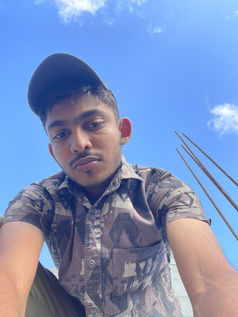tanuj_qs's tweet photo. Finding my angle.

#ConstructionLife #WorkHard #SkyHigh #Scaffolding #WorkBoots #Perspective #DailyGrind https://t.co/PGvKu98yvS