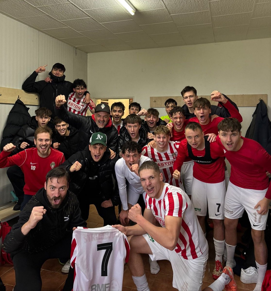 Sedm kulí v Sarajev... na Šeberově! Dorost si dnes zastřílel a FK Meteor Praha VIII přehrál 7:1 (Vlček ⚽⚽⚽⚽, Krejzar ⚽⚽, Lavír ⚽)! 🤍❤️

#U19   #gratulace