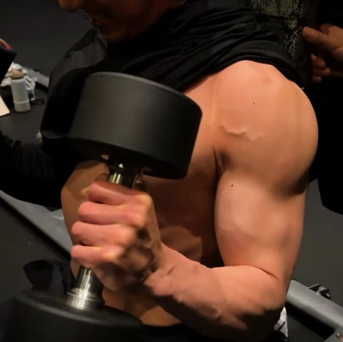 울퉁불퉁하다 울퉁불퉁한,
울퉁불퉁하다 울퉁불퉁한.