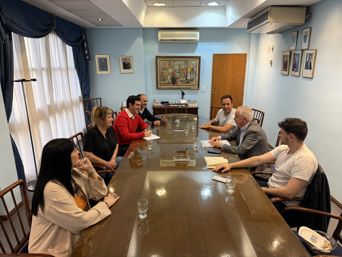 Desde <a href="/CeDEU2/">Ce.DEU</a> ,de forma incansable, seguimos adelante porque aún quedan muchas solicitudes de nacionalidad pendientes de ser recibidas que representarán un gran futuro para 🇪🇸 y sus derechos. Agradecemos de ❤️ a <a href="/Cesarmogoz/">César Mogo</a> por recibirnos durante su visita en Buenos Aires, y a su