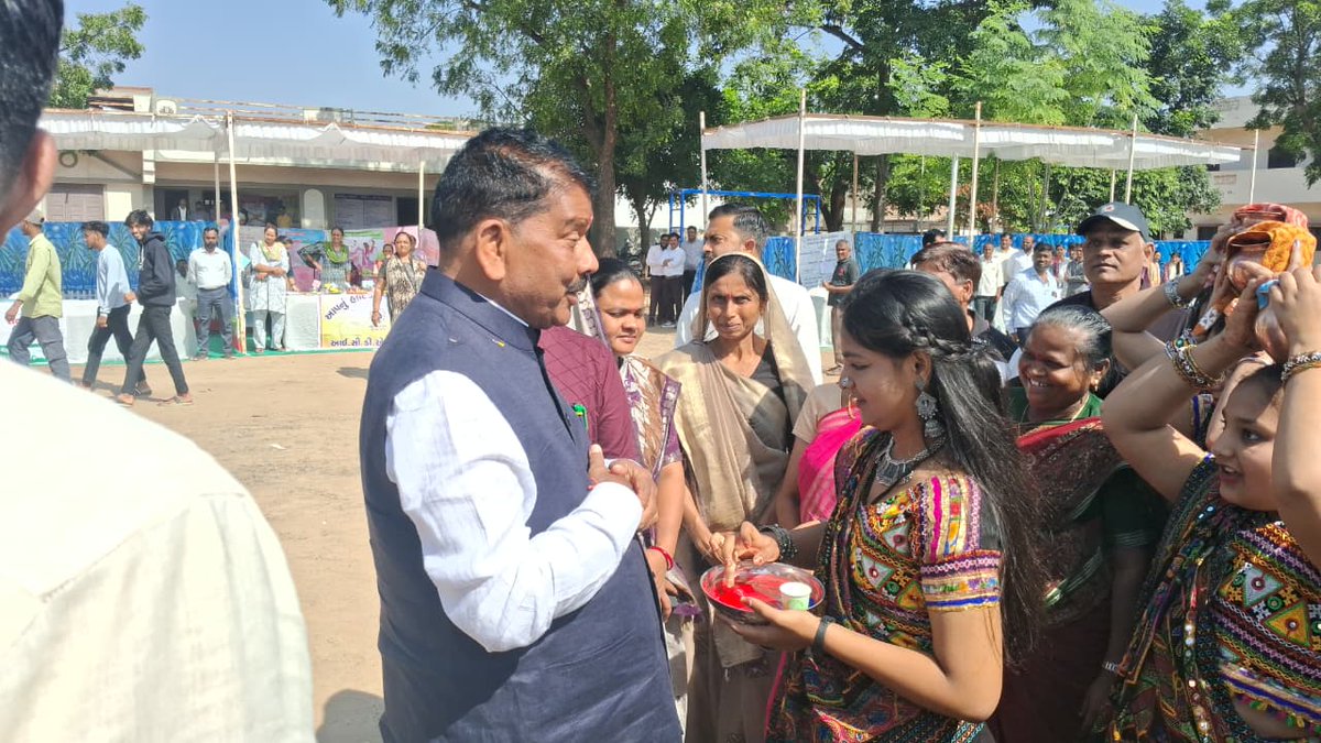 TdoMeghraj's tweet photo. ભગવાન શ્રી બિરસા મુંડાજીની 150 મી જન્મ જયંતી ગૌરવ વર્ષ  ઉત્સવ નિમિત્તે જનજાતિય ગૌરવ રથયાત્રાનો   મેઘરજ ખાતે કાર્યક્રમ
@CMOGuj 
@CollectorArv 
@DdoArvalli https://t.co/YzjIuCJi8b