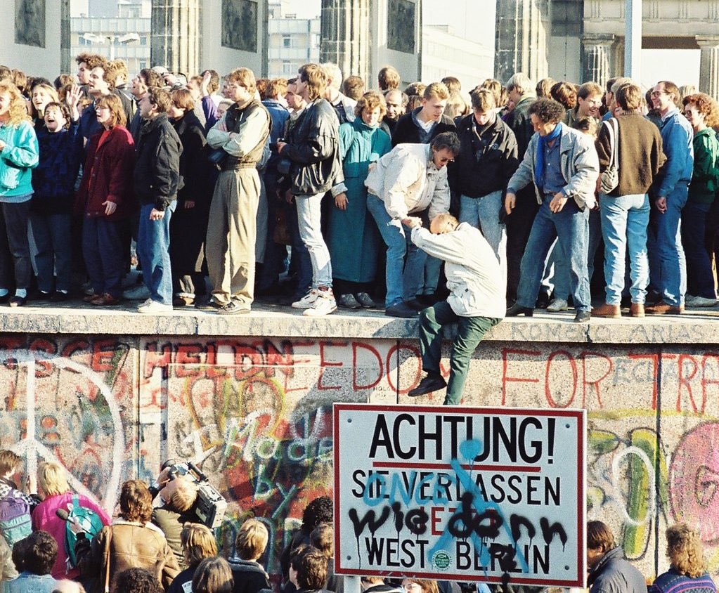 kostasos's tweet image. Φεστιβάλ ΚΝΕ Οδηγητή 1989, από την εκδήλωση με θέμα:
&quot;Σοσιαλισμός, η απάντηση στην καπιταλιστική βαρβαρότητα!”
#Mauerfall