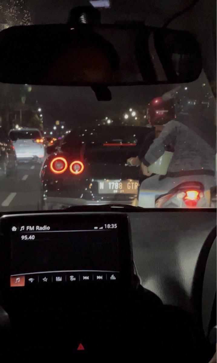 menezzmn's tweet photo. HOLY MOLY NISSAN GTR DI IJEN https://t.co/olEhAJwKrd