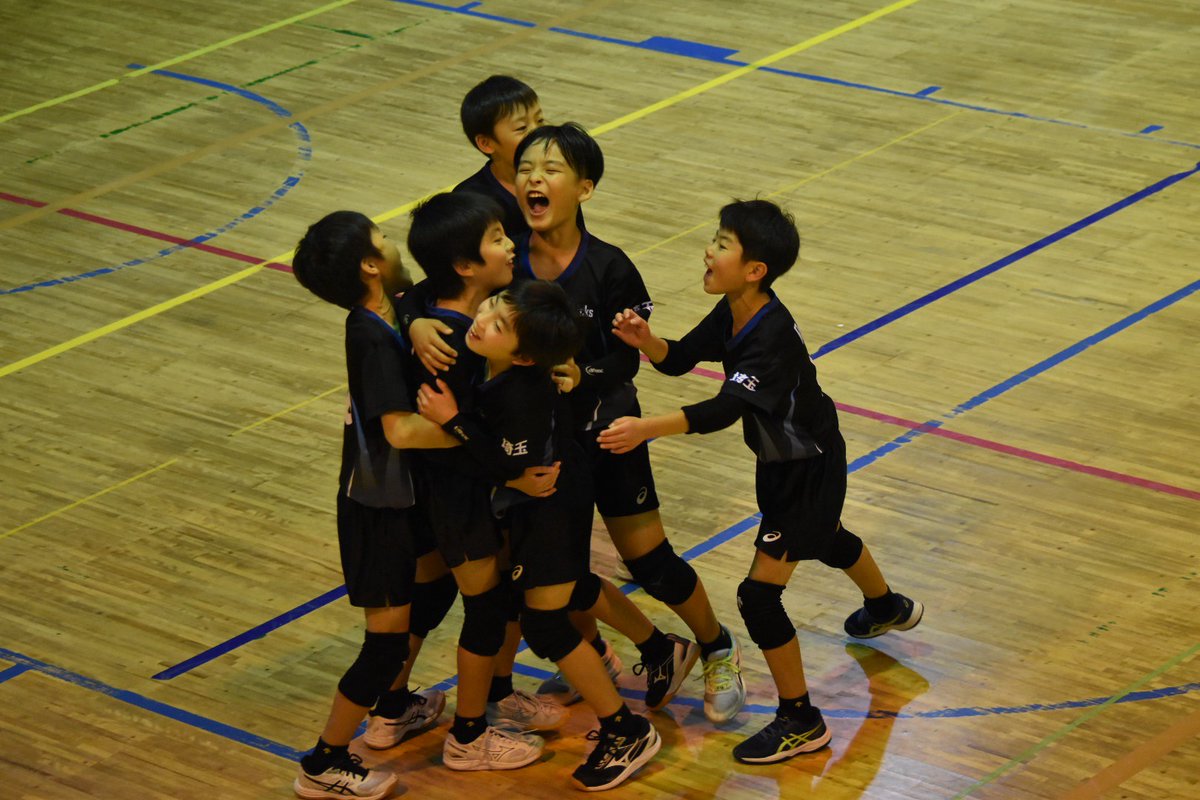 rubicks_iruma's tweet image. 本日は若鮎杯といって五年生以下の大会🏐親善大会みたいに見えるが実は2月の新人大会のシード権を得られるため密かに大事な大会である😒
結果は四チームで1位👏無事にシード権獲得👍️素晴らしい試合でした😚マジで自慢の息子たちですな❤
そして六年2人は出れない大会だったけどナイス応援でした🙏