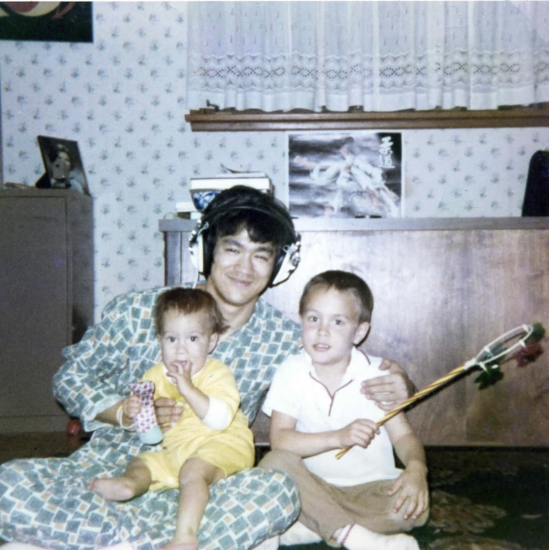 brucelee's tweet photo. 💛🖤💛 https://t.co/EuJkJQqibl