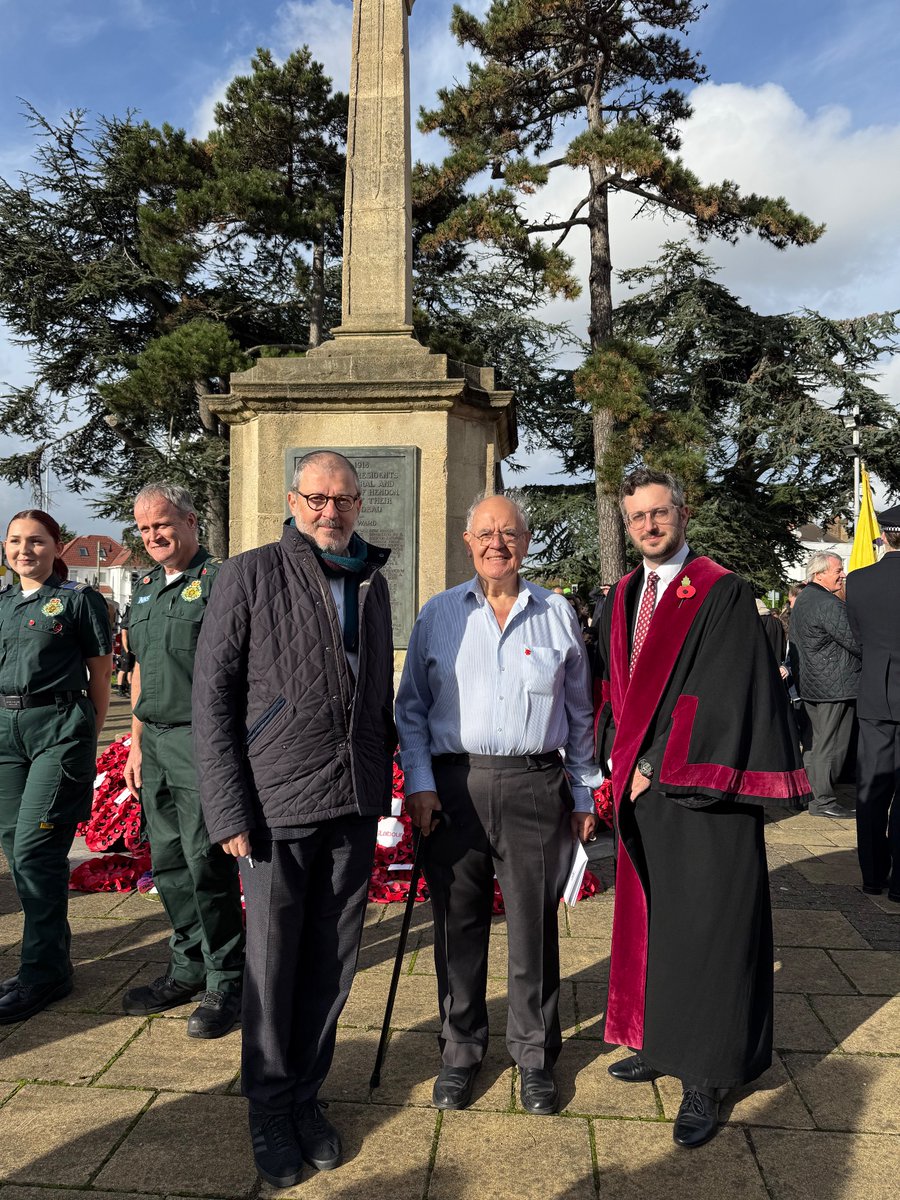 The Hendon Conservative councillors attended the Remembrance Service this morning at Hendon War Memorial alongside group leader Cllr Zinkin. <a href="/CllrPrager/">Cllr Alex Prager</a> laid a wreath on behalf of the Hendon councillors. 

We will remember them.