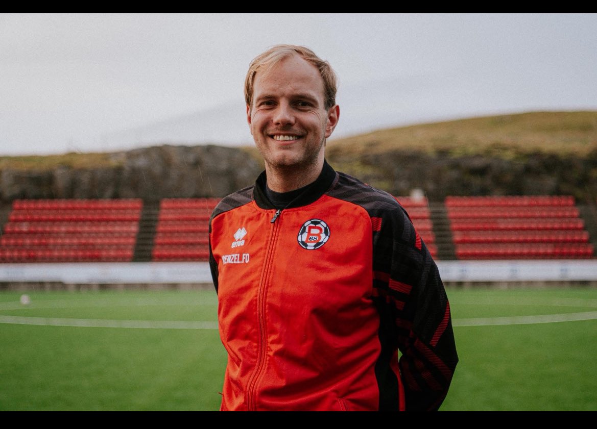 Spent på nyåret! 
Fra neste år skal jeg være Hovedungdomstrener i B68 Toftir. 
Færøyene er en plass jeg fra før av elsker og nå skal jeg altså få jobbe der. 
Nesten uvirkelig 🔴🐆