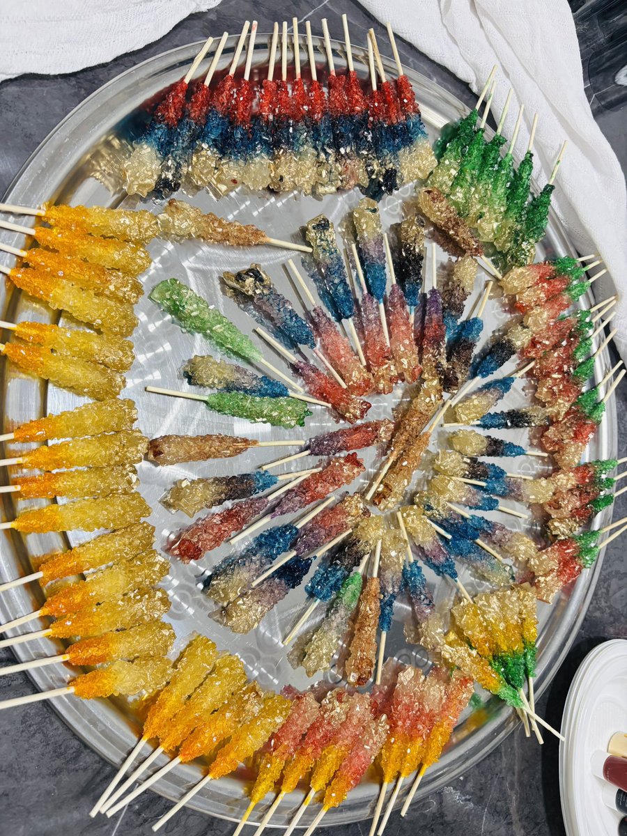 Nora_3_12's tweet image. بچه ها من نبات های دمنوشی و قند های گیاهی و رنگی درست میکنم.کمکم میکنید محصولم دیده بشه؟🤭