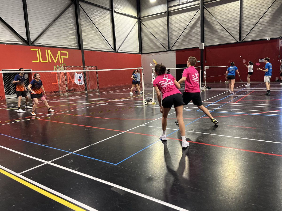 pcondomitti's tweet image. Passage au Campus Staps pour saluer et encourager les participants du championnat de France @FSGTofficiel de badminton doubles hommes et mixtes. 🏸
Merci à Arnaud Berthier et Guillaume Tassy pour l’organisation de cette compétition.