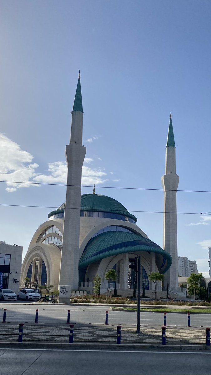 merveinncee's tweet photo. •Karşıyaka Memur Kardeşler Cami https://t.co/KxhVKPU5dA
