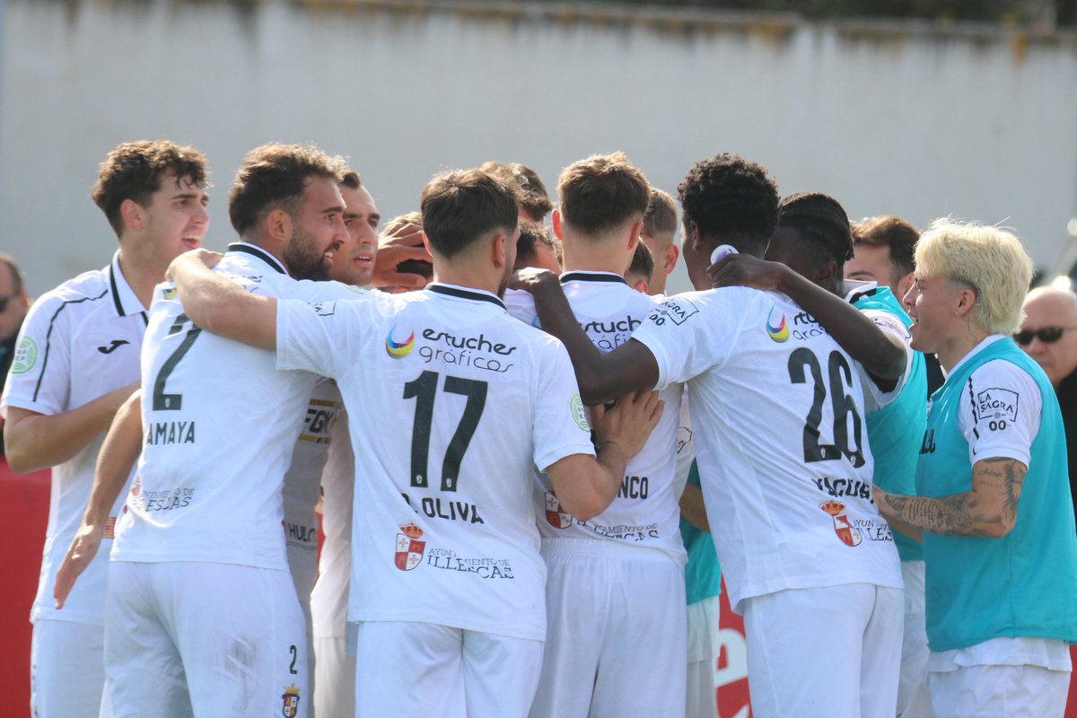 CD_Illescas's tweet photo. ¡FINAL!

CD Illescas 2-0 Guadalajara Promesas
⚽️ Manzano ⚽️ More

¡Llegó la primera victoria en el Municipal tras un gran partido! 🔛

#LaFeNoDesciende
#VamosIllescas https://t.co/5hnxdEHAxg