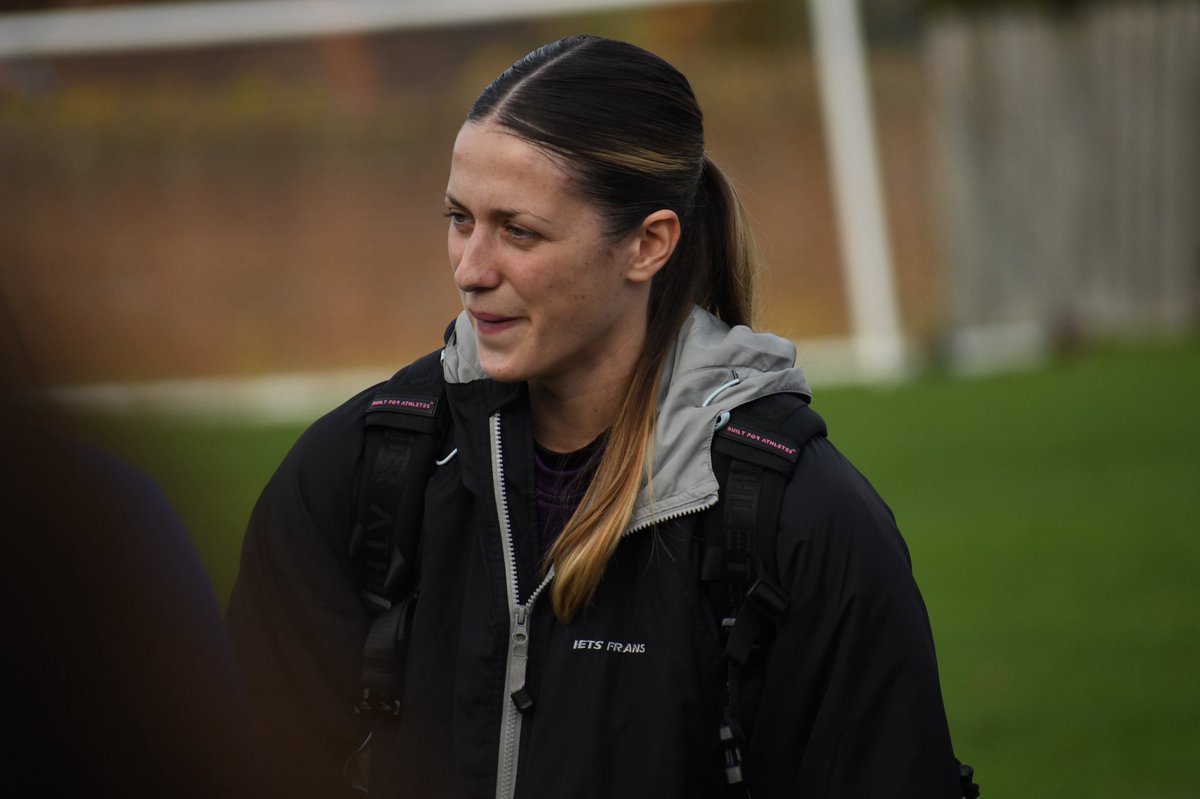 Arrived and ready 💪🌷

📸: <a href="/KeiraThurston/">Keira Thurston Photography</a> 

#upthetulips #spaldingunitedwomen #spaldingunited