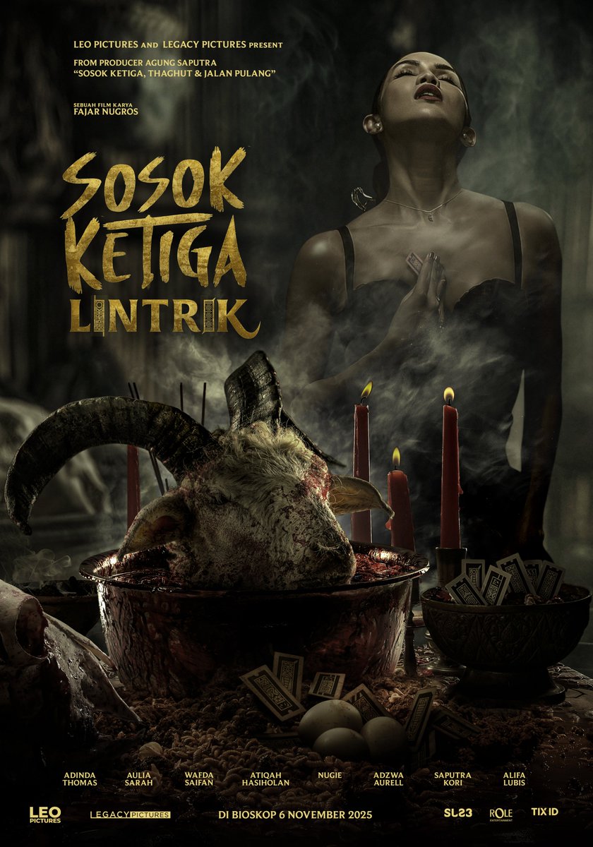 hidayrahmadd's tweet photo. Baru aja nonton #SosokKetigaLintrik dan gue nggak bisa berhenti mikir! Ini bukan film horor biasa, guys. Ini gabungan antara mistik, drama rumah tangga, dan karma yang bikin jantung kamu nggak berhenti deg‑deg‑an. Kalian wajib nonton! https://t.co/7lRRIbKOpP