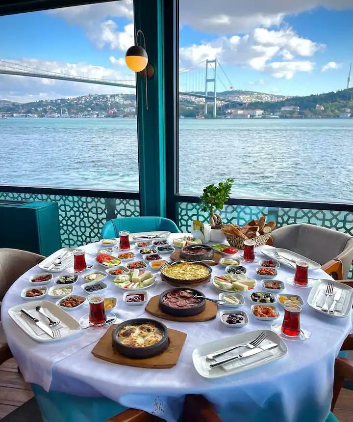 excursionturkey's tweet photo. Sunrise on the Bosphorus! 🌅

Skip the ordinary. Cruise between continents, enjoy a full Turkish breakfast, and see Istanbul’s palaces up close.

Get your tickets 👇
 https://t.co/I1mzFowmll

#Bosphorus #Istanbul #Travel https://t.co/cs2Avv7aUB