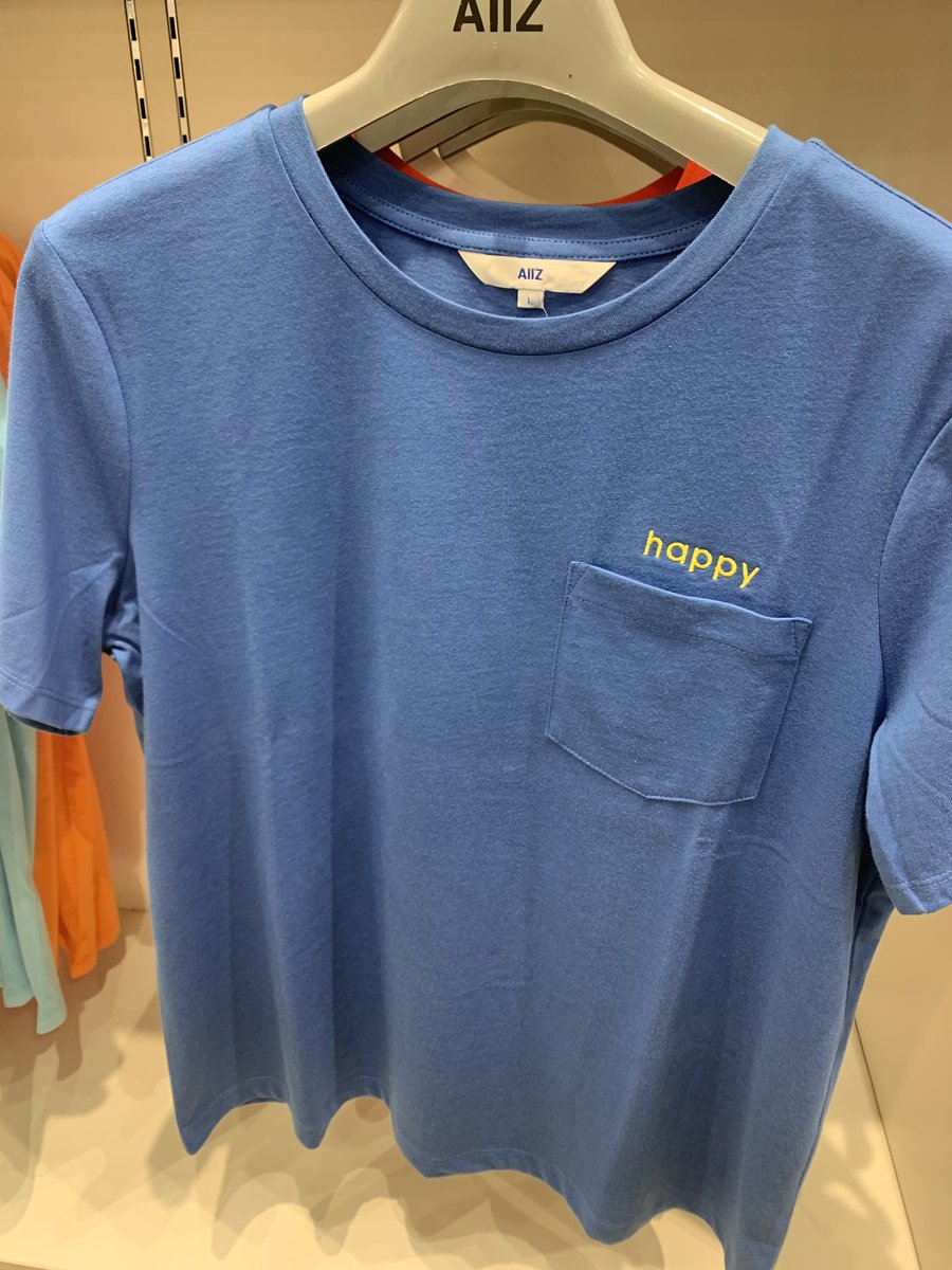praewaru's tweet photo. บอกทีว่าคือเสื้อตัวเดียวกัน แง เคยซื้อให้ตอนคอนเมื่อ 2 ปีที่แล้ว คิดถึมพิวอร์สุบๆ🥹🤏🏻

#warwanarat @warwanarat https://t.co/JQ2KP9osRc
