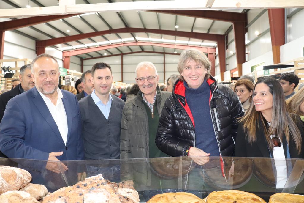 diputacionleon's tweet image. 🐐 El presidente de la #DiputaciónDeLeón, @courel1966, encabeza este domingo la nutrida representación de la institución provincial en la XXXIV Feria de la Cecina de Chivo de #Vegacervera, cita que pone en valor la tradición, el producto local y la riqueza gastronómica de León.