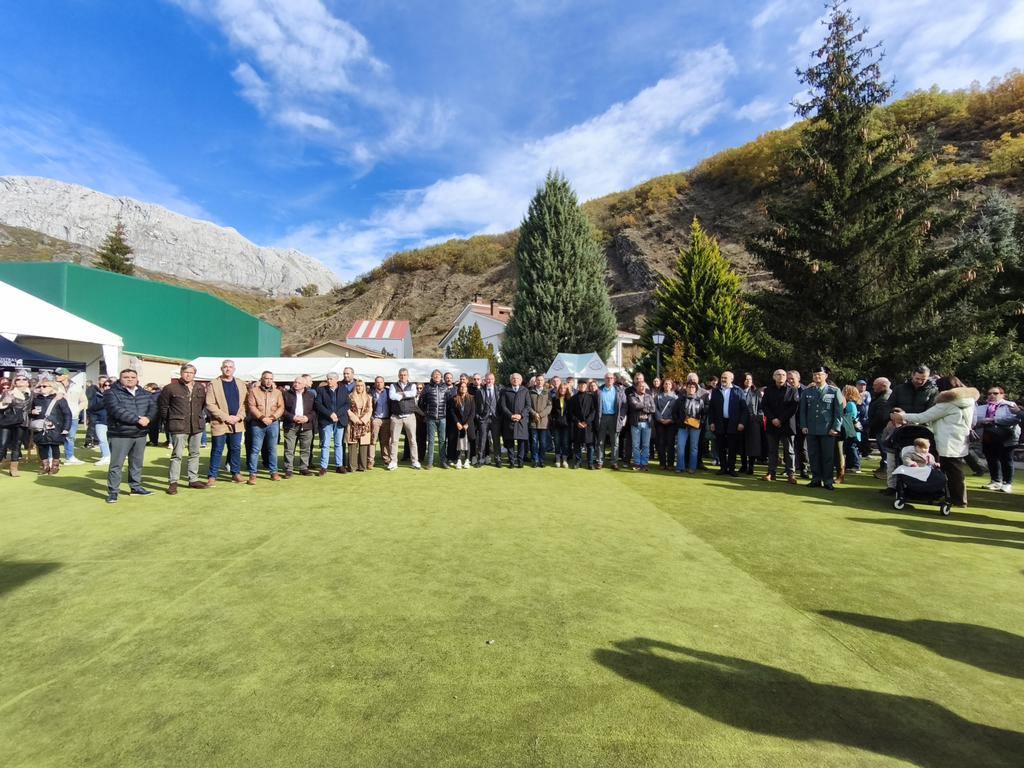 diputacionleon's tweet image. 🐐 El presidente de la #DiputaciónDeLeón, @courel1966, encabeza este domingo la nutrida representación de la institución provincial en la XXXIV Feria de la Cecina de Chivo de #Vegacervera, cita que pone en valor la tradición, el producto local y la riqueza gastronómica de León.