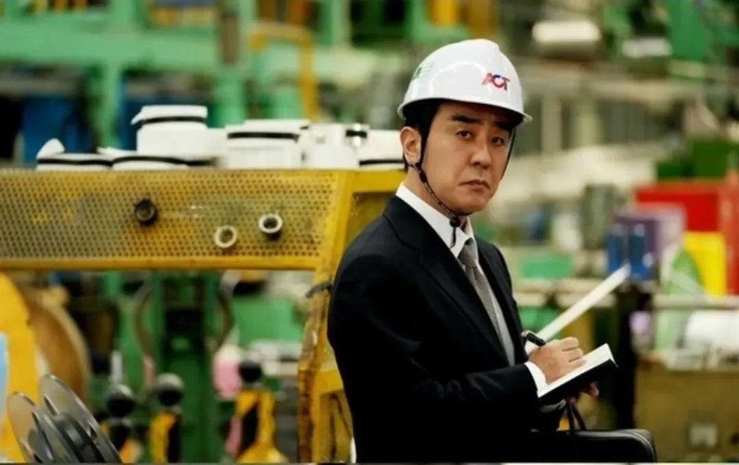 서울자가에 사는 김부장이야기

1. 나 하나 없어도 회사 잘굴러간다.
2. 형이라 불러도 결국은 가족이 아니다.
3. 지방으로 좌천되어도 버티고 고마워 해야 한다.
4. 중소기업이었으면 한달월급 + 실업급여 끝.