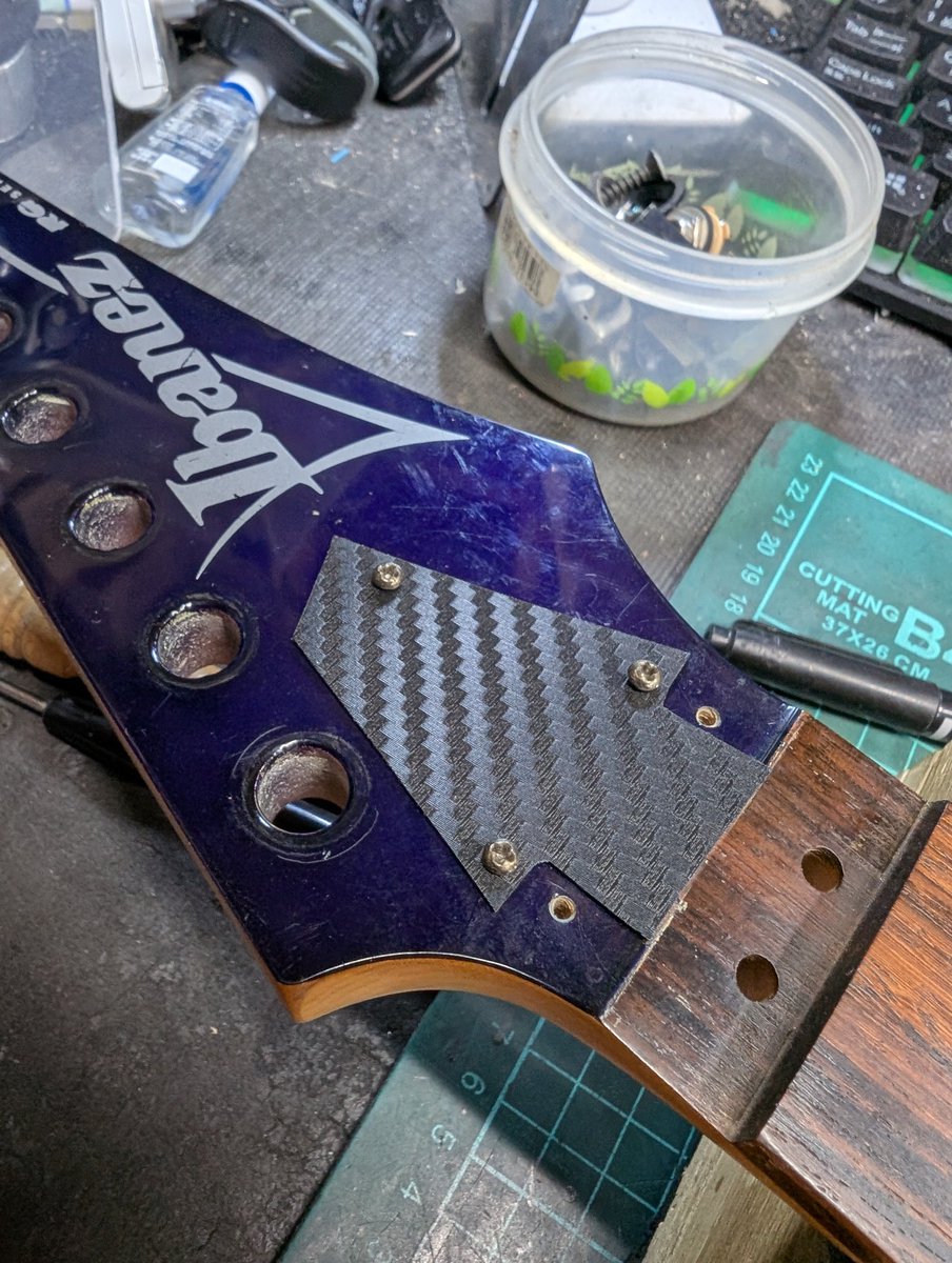 HotRodMod's tweet image. めっちゃ古いIbanezのRG350をオーバーホール。
指板のインレイがドットのモデルだからかなり前のモデルだと思います。
カラフルな配線が映えるようにワイヤリングしました。
見えなくなるけどね。
トラスロッドカバーは欠品してたのでプラ板で製作しました。

@IbanezJapan #Ibanez #RG350 #hotrodmod