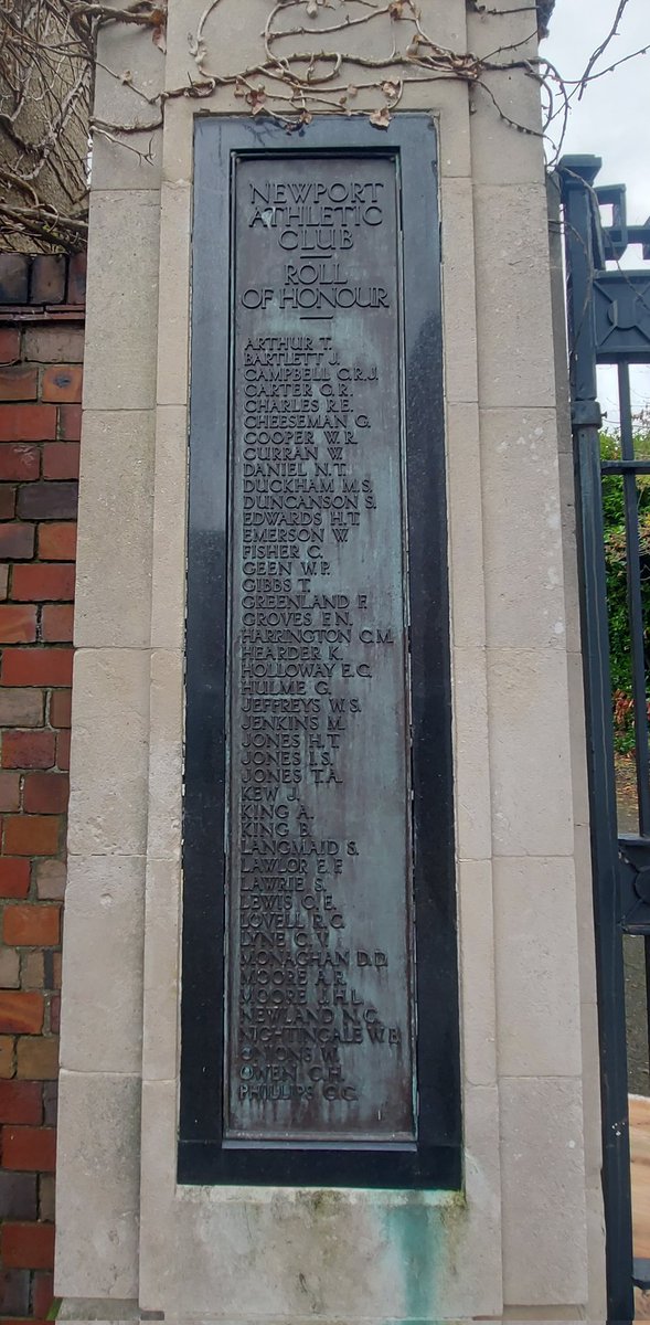 Paid my Respects at <a href="/NewportRFC/">Newport RFC 1️⃣5️⃣0️⃣</a>'s Memorial Gates, to all the players &amp; staff of the #BlackandAmbers that served in both World Wars, inc the NAC Platoon, some paying the ultimate sacrifice.
<a href="/FoNRTrust/">Friends of Newport Rugby</a>
#RemembranceSunday
#LestWeForget
#RIP
👍🏉🖤🧡🌺🫡