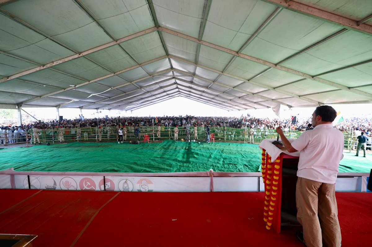 srinivasiyc's tweet image. नेता विपक्ष श्री @RahulGandhi ने पूर्णिया में विशाल जनसभा को संबोधित किया।

बिहार का चुनाव एक मौका है- BJP और JDU की उस सरकार को सबक सिखाने का जिसने युवाओं को बेरोजगारी और पलायन के दलदल में छोड़ दिया। 

अपने अधिकारों के लिए आवाज उठाएं
बिहार में महागठबंधन की सरकार बनाएं