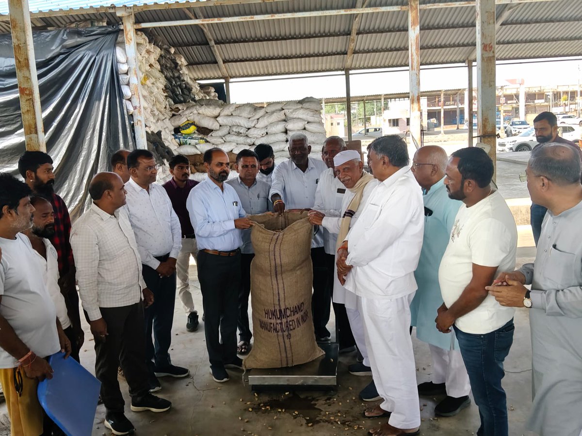 🌾 મહેસાણા જિલ્લામાં પ્રાઈઝ સપોર્ટ સ્કીમ (PSS) હેઠળ મગફળીની ટેકાના ભાવે ખરીદીનો પ્રારંભ!
નાફેડ અને ગુજકોમાર્શલ દ્વારા ખરીદીની કામગીરી શરૂ.
<a href="/CMOGuj/">CMO Gujarat</a> <a href="/revenuegujarat/">Revenue Dep. Gujarat</a> <a href="/infomahesanagog/">Info Mahesana GoG</a>