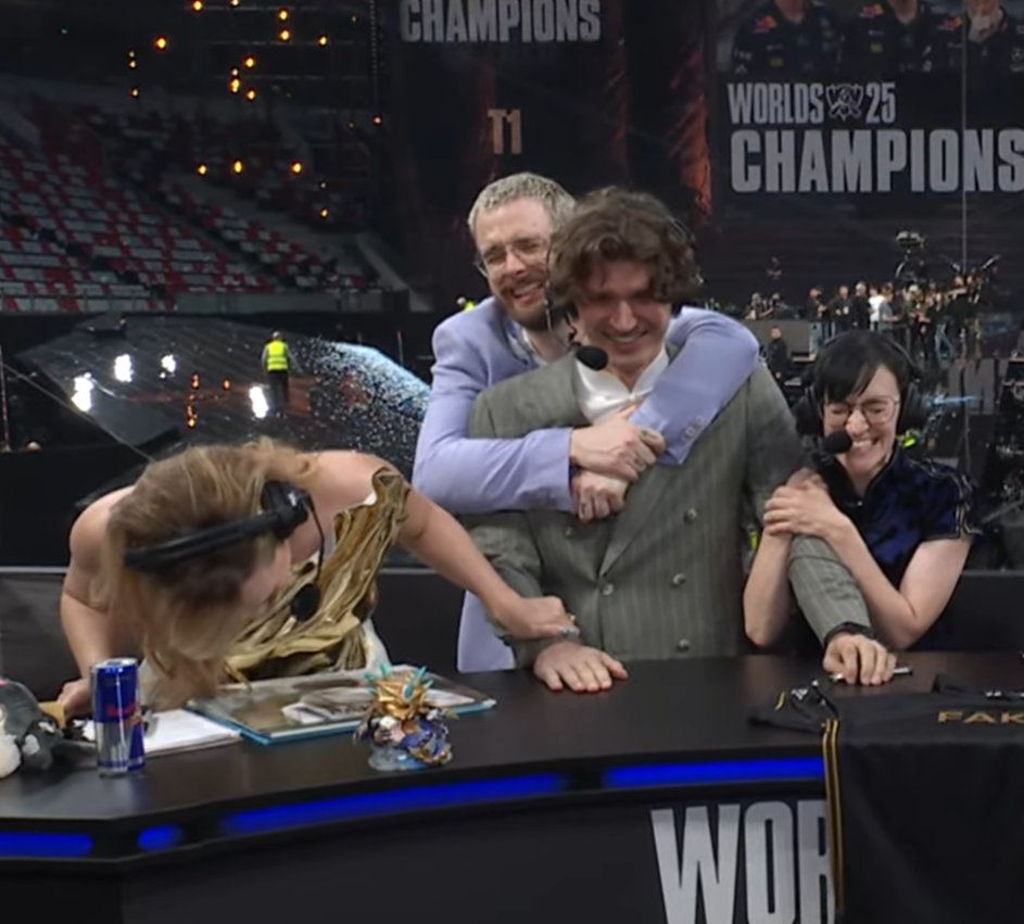 LoL Esports tweet media