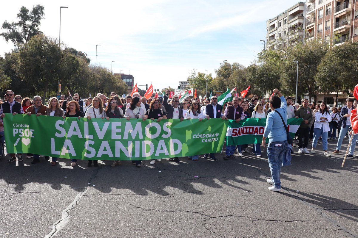 Salimos de nuevo a las calles junto a las Mareas Blancas y los sindicatos para reivindicar una sanidad pública de calidad. Moreno Bonilla tiene que cesar su plan de desmantelamiento de lo público y de favorecer al negocio de la sanidad privada.