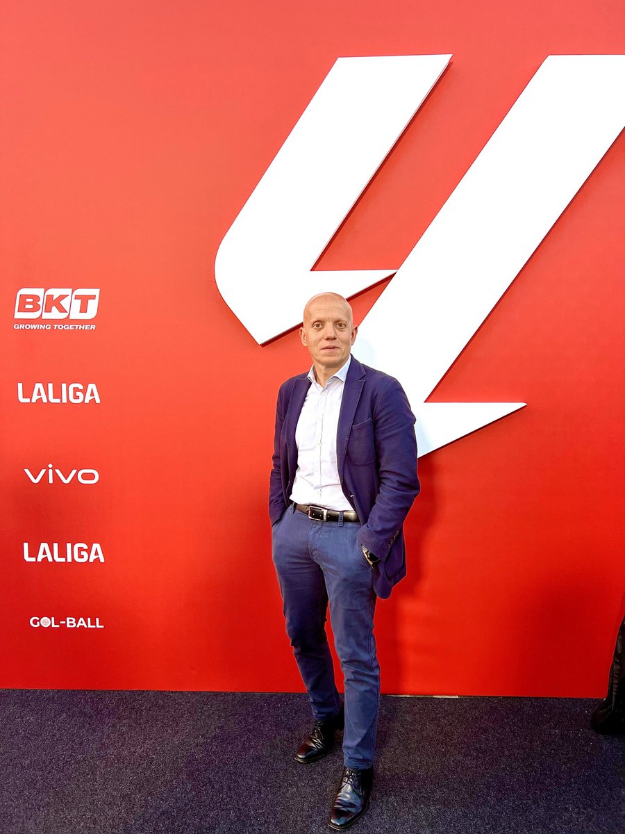 Partido de los buenos! 🚀

Comentando el <a href="/AthleticClub/">Athletic Club</a> - <a href="/RealOviedo/">Real Oviedo</a> con <a href="/SergioFFerra/">Sergio Ferra Salcedo</a> en la señal internacional de <a href="/LaLiga/">LALIGA</a> A disfrutarlo! 

Un placer como siempre! 

#insidelaliga #AthleticClubRealOviedo 
#AthleticClub #RealOviedo