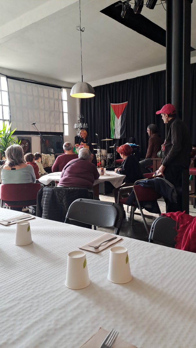 Avui som presents al dinar multitudinari del barri de Xauxa!

Visca Igualada i visca Palestina!🇵🇸💜